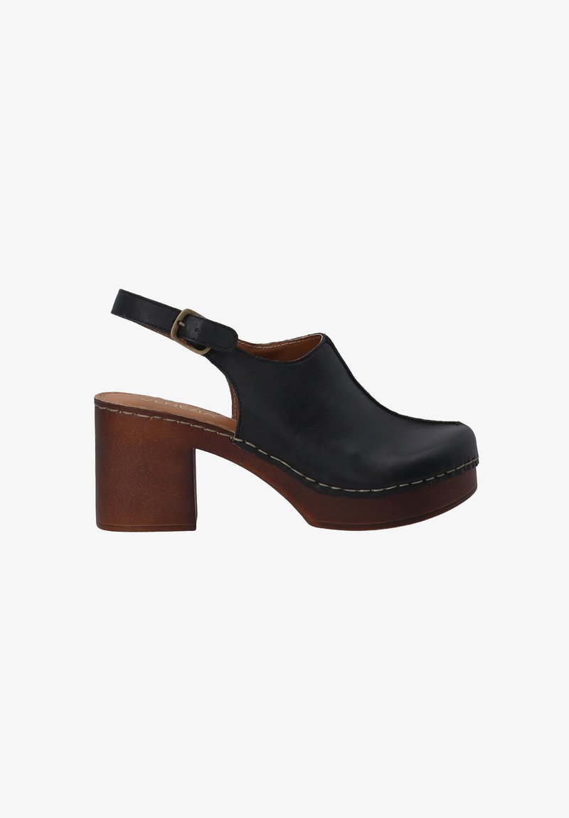 Černé kožené sabotky s zakulacenou špičkou, dřevěným blokovým podpatkem a kontrastním prošíváním. Přezka na patě pro bezpečné uchycení.