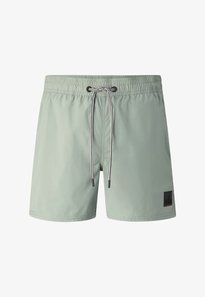 Shorts de bain pour hommes vert clair avec taille élastique, cordon noir et blanc, et petite étiquette logo noire sur la jambe gauche.