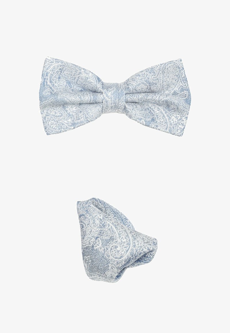Lichtblauwe strik en bijpassende pochet, met een paisleypatroon en textuurstof, voorzien van gedetailleerde visgraataccenten.