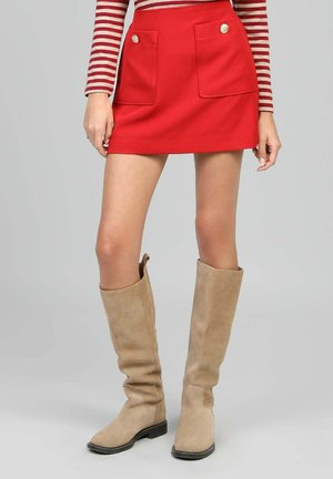 COURTE GILMA - Jupe trapèze - rouge