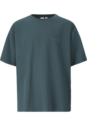 Mørkegrøn oversized T-shirt med korte ærmer, rund halsudskæring og subtil teksten "LES ARCS" på venstre bryst.