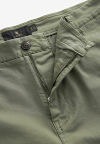 Next GARMENT DYE - REGULAR FIT - Rövidnadrágok - khaki green