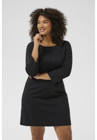 Robe noire à manches trois-quarts, encolure ronde et détails plissés. Tissu doux, forme ajustée, coupe au genou. Design simple.