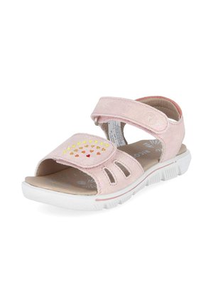 Różowa dziecięca sandałka z regulowanymi paskami, białą podeszwą i małymi kolorowymi ozdobami w kształcie serduszek na przednim pasku.