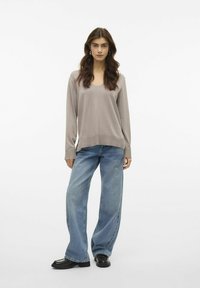 Vero Moda SILJE V-NECK NOOS - Vesta - moon rock