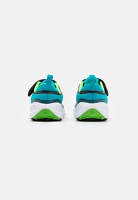 Nike Performance REVOLUTION 7 - Scarpe da corsa su strada - black/green strike/football grey/aquamarine