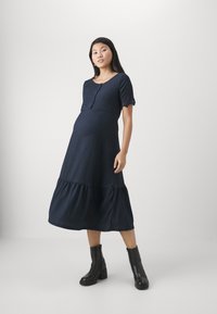 Vero Moda Maternity - VMMOBY MIDI DRESS - Rochie din jerseu - navy blazer Imagine miniatură 1