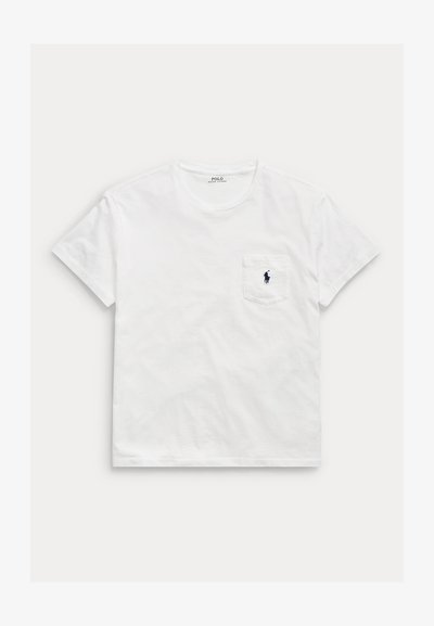 Λευκό κοντομάνικο μπλουζάκι με στρογγυλή λαιμόκοψη και τσέπη στο στήθος με μικρό ναυτικό μπλε λογότυπο Polo Ralph Lauren.