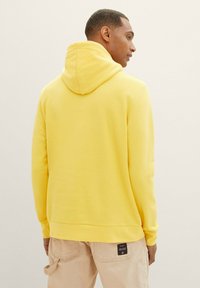 TOM TAILOR Jersey con capucha - sunny yellow