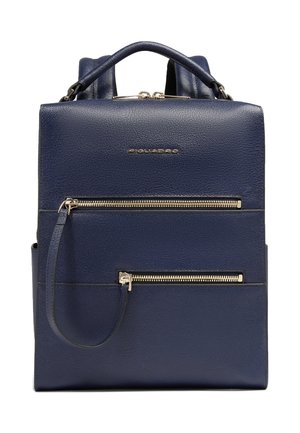 Zaino in pelle blu navy con manico superiore, spallacci regolabili, due tasche frontali orizzontali con zip e ferrature delle zip argentate.