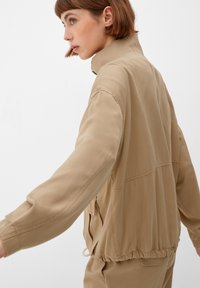 s.Oliver Leichte Jacke - sandfarben