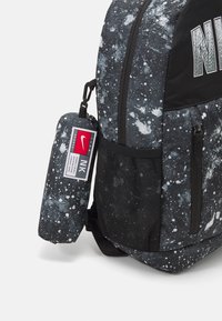 Nike Sportswear CAT UNISEX SET - Ghiozdan - smoke grey/black