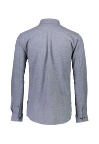 Lichtblauwe langemouwhemd van gestructureerde stof. Heeft een button-down kraag en polsmanchetten met knopen. De rug heeft een middennaad.