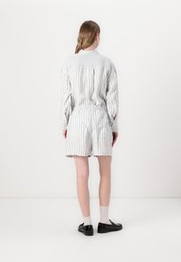 Tommy Hilfiger STRIPE PULL ON - Shorts - cloudy blue/ecru