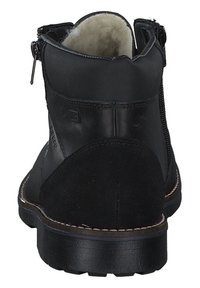 Stivaletti neri in pelle con un pannello in camoscio, chiusura con zip sul retro e una morbida fodera interna. Presenta una suola in gomma resistente.