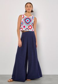 Apricot Neule - blue