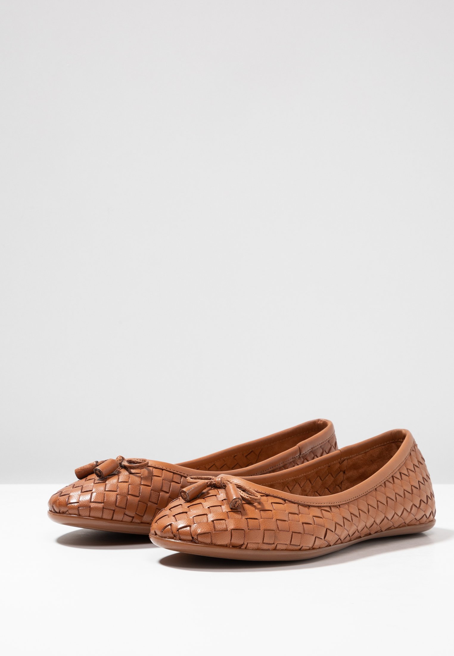 carvela luggage shoes