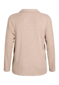 Bež bluzica s dugim rukavima s suptilnim teksturiranim rebrastim uzorkom, krojenim ovratnikom i ravnim krojem, koja prikazuje jednostavan i čist dizajn.