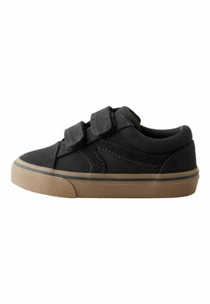 Czarne dziecięce buty sportowe na rzepy z brązową gumową podeszwą.