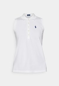 Bílý bezrukávový polo tričko vyrobené z bavlny. Má klasický límec, knoflíkovou légu a námořnickou modrou logo na levém hrudi.