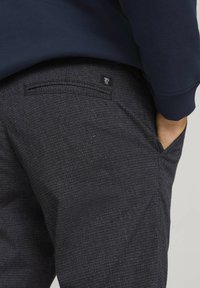 TOM TAILOR DENIM MELANGE WITH BELT - Chino - navy grindle structure
