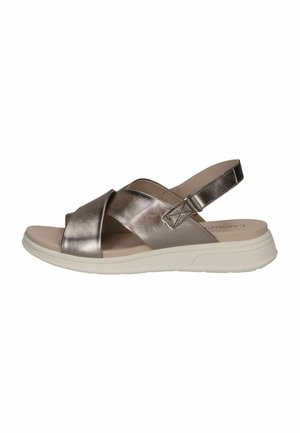 Sandales en bronze métallisé avec des brides croisées, un design à bride arrière, et une semelle en caoutchouc blanc. Semelle intérieure douce et texturée pour plus de confort.