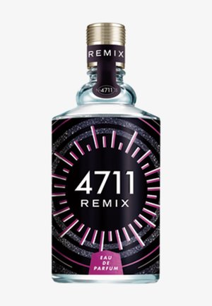Flacon de parfum en verre transparent avec une étiquette géométrique noire et violette portant l'inscription "4711 Remix" et "Eau de Parfum", surmonté d'un bouchon métallique.