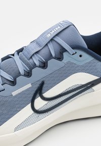 Nike Performance DOWNSHIFTER 13 - Road running shoes - ashen slate/obsidian/sail/pure platinum/metallic silver/black