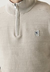 Garcia Stickad tröja - light brown