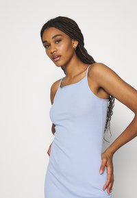 Even&Odd Vestido de malha - light blue