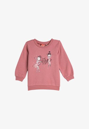 Roze katoenen sweatshirt met lange mouwen, met een afbeelding van twee balletdansers en de tekst "GE GEEN OP, HOE MEER JE OEFENT, HOE BETER JE WORDT."