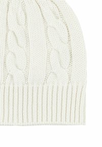 Beanie bianco lavorato a maglia con motivo a trecce e orlo a coste. Realizzato in materiale morbido, presenta una superficie testurizzata e una vestibilità aderente.