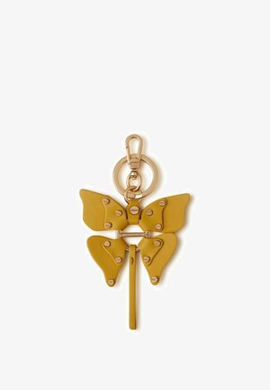 Gelber Schmetterlings-Schlüsselanhänger aus Leder mit goldfarbenen Beschlägen und einem Karabinerhaken auf weißem Hintergrund.