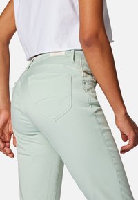 Mavi Vaqueros slim fit - green