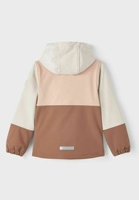 Farbblockierte Jacke mit einer hellbeigen Kapuze, weichem rosa Oberteil und braunen unteren Teilen. Enthält elastische Bündchen und ein Logo-Patch.