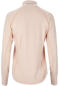 Langärmliges Sportshirt in hellpfirsich, aus glattem Stoff gefertigt. Verfügt über einen hohen Kragen und kontrastierende Nähte entlang der Säume.