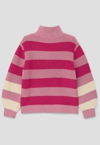 Gestickter Pullover mit kräftigen horizontalen Streifen in verschiedenen Rosa-Tönen, mit hohem Kragen und gerippten Bündchen und Saum. Weiche Textur, lässige Passform.