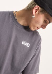 Vans EARTHBOUND LOOSE FIT - T-Shirt print - black