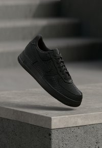 Valimata, black/university red