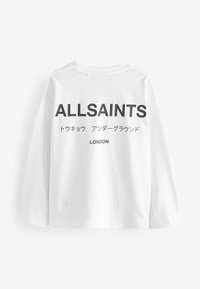Valge pika varrukaga särk, millel on must trükitud tekst: "ALLSAINTS" koos täiendava tekstiga jaapani keeles ning "LONDON." Sile puuvillane tekstuur.