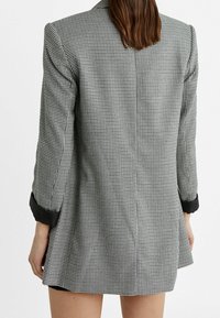 Stradivarius Pitkä takki - grey