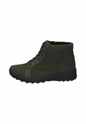 Donkergroene veterboot met een gestructureerde zool en zijrits, ontworpen voor casual of buitenshuis gebruik.