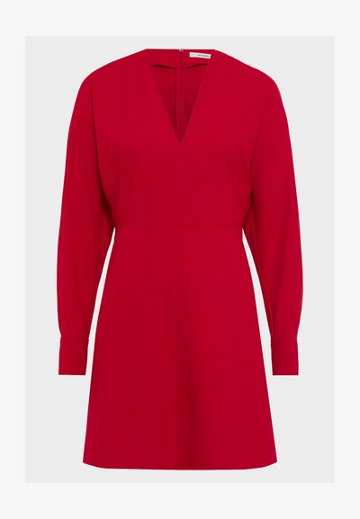 Vestido vermelho com decote em V profundo, mangas longas e cintura ajustada. Tecido suave com um design simples e fecho de zíper nas costas.
