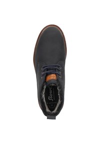 Botín de piel gris oscuro para hombre con detalles en marrón, cordones en azul marino y forro de pelo sintético. Punta redondeada y suela de goma cosida.