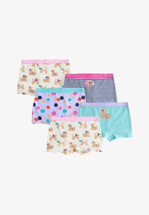 Cinci perechi de pantaloni scurți pentru copii colorați, cu modele de câini și buline, și un design în dungi cu o ilustrație de câine pe fundal alb.