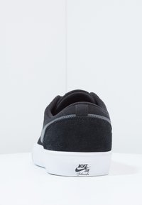 Nike Sb Portmore Ii Solar Skateschuh Black Dark Grey White Schwarz Zalando De