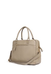 Borsa a tracolla in pelle beige con due manici superiori, una tracolla removibile, chiusura con zip e una tasca anteriore con zip e dettagli dorati.