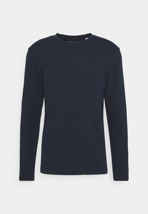 Granatowy, długi rękaw, koszulka z okrągłym dekoltem, o prostym wzorze, przedstawiona na białym tle, odpowiednia do codziennego noszenia.