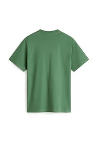 Grünes Baumwoll-T-Shirt mit kurzen Ärmeln und Rundhalsausschnitt. Hat ein schlichtes Design und eine glatte Textur, ohne Muster oder Grafiken.
