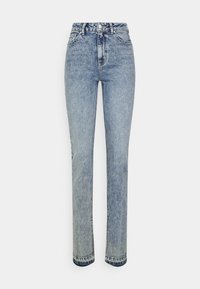 Jeans de denim azul claro com cintura alta e corte reto. Possuem estilo tradicional de cinco bolsos e fecho com botão.